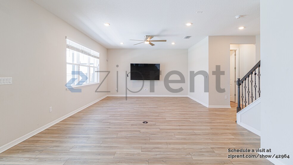Building Photo - 6636 Willow View Ave