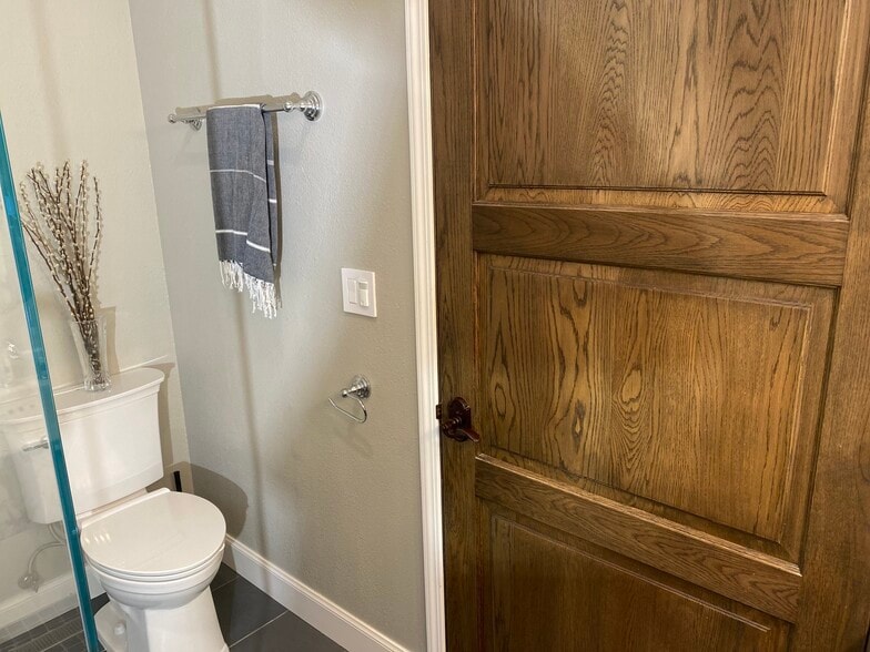 bathroom 1 - 2512 Laguna Vista Dr