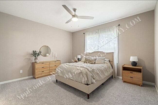 Building Photo - Brand New!! Townhome 3 Bed 2.5 Bath in Olathe-Available in JULY!!