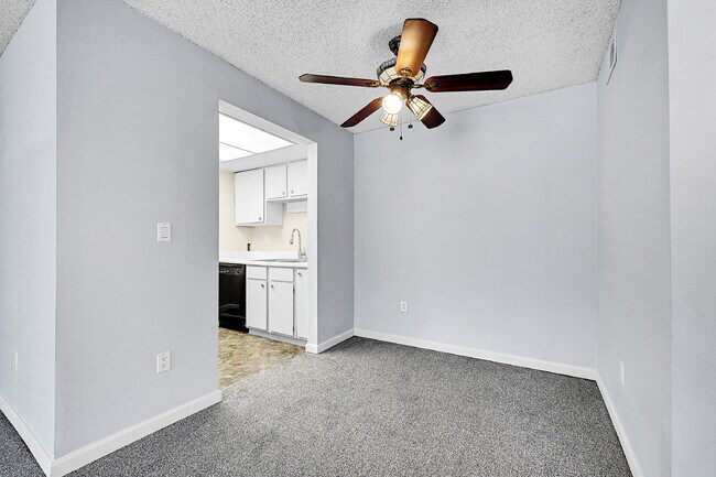 Building Photo - $1,195 - 1 Bed, 1 Bath Condo in Denver wit...