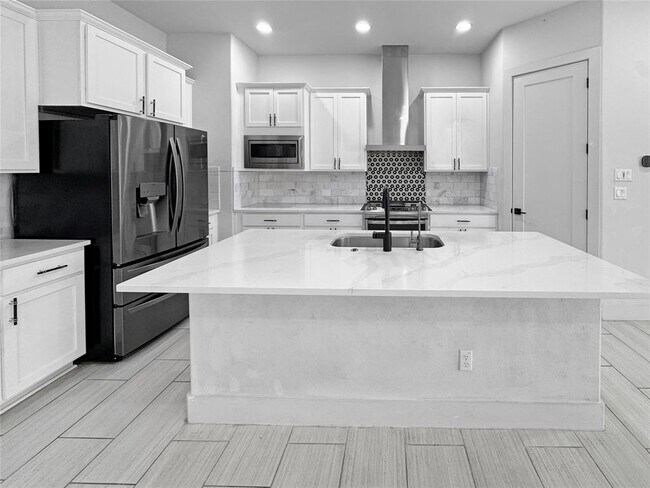 Building Photo - 1220 Westborough Ln