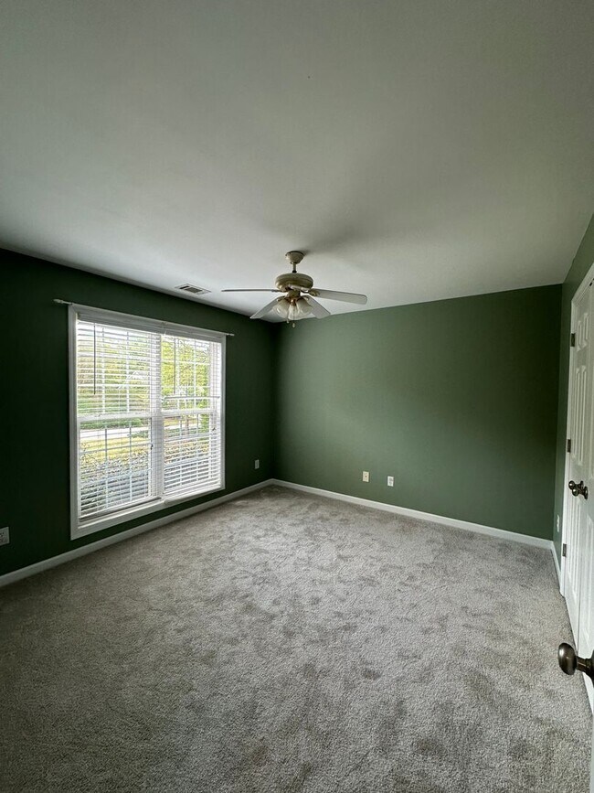 Building Photo - Move-In ready 3-bedroom 2-bathroom house on the Eastside