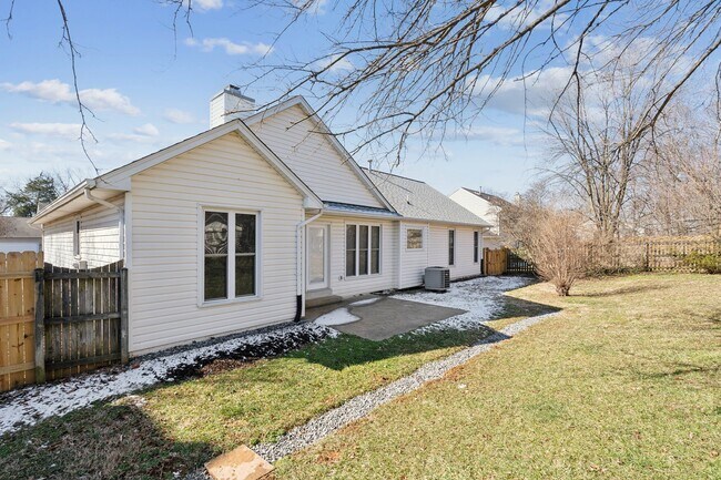 Building Photo - 17 S Pointe Ln