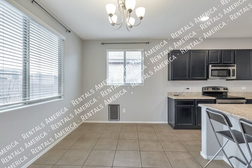 Building Photo - 8431 N Mountain Stone Pine Way