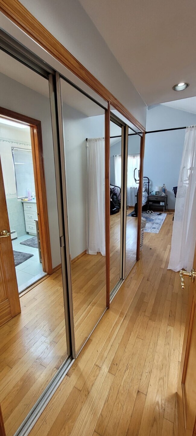 Building Photo - 6 Albergo Ct