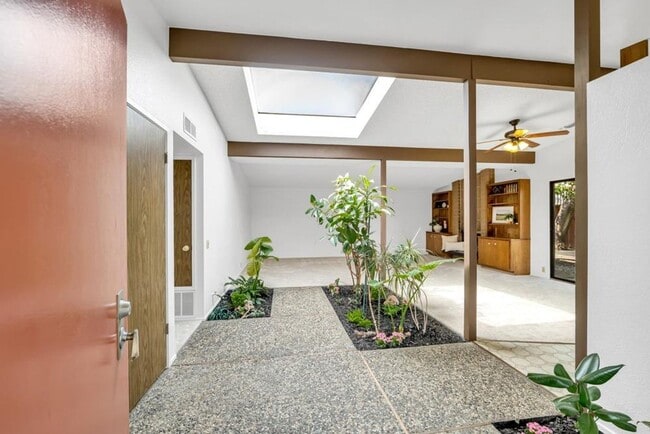 Building Photo - Affordable 2bed/2bath in South Woodland