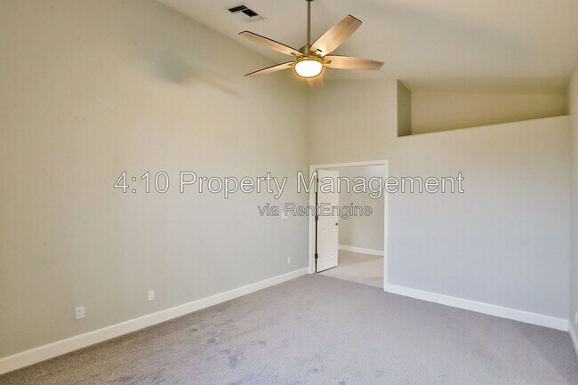Building Photo - 4230 E Woodland Dr