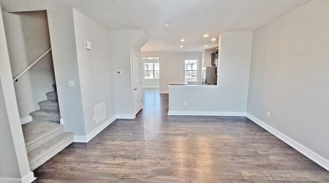 Building Photo - 3 Bed / 3-1/2 Bath Single Family Townhome