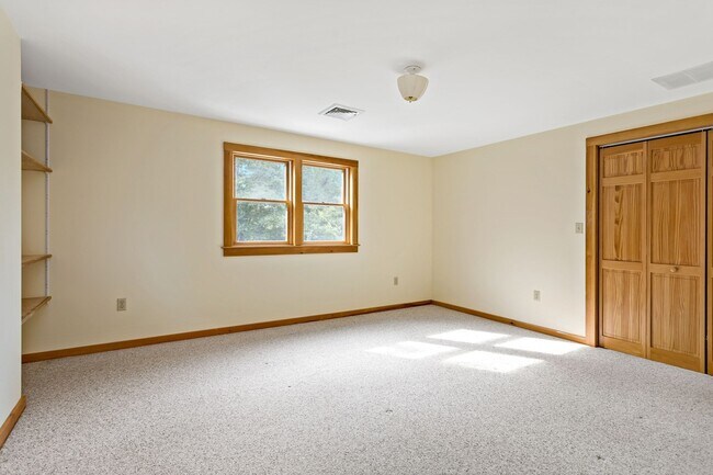 Building Photo - 1 Fern Ln
