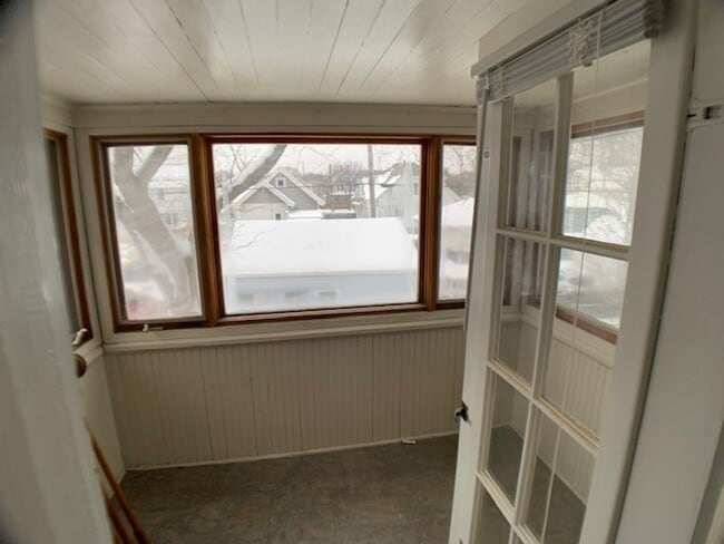 Building Photo - West Allis 3 bedroom 2 full bath home