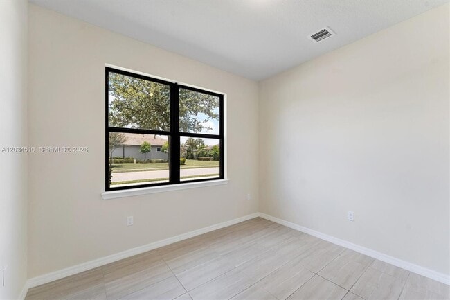 Building Photo - 2485 Primrose Pl