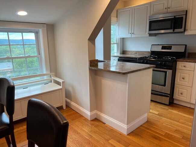 Building Photo - FG Rooms and Short Term Rentals
