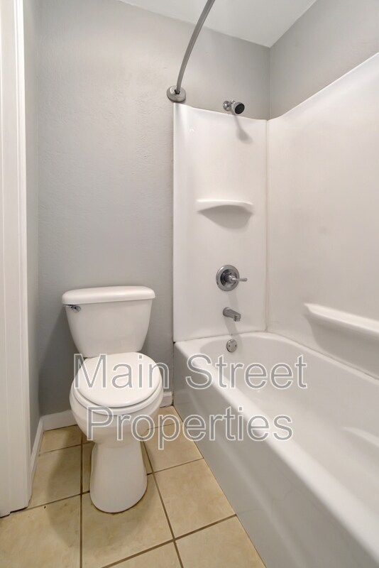 Building Photo - 3346 Green Briar Cir