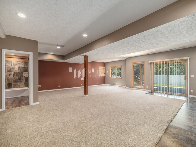 Building Photo - Wonderful Ranch Home