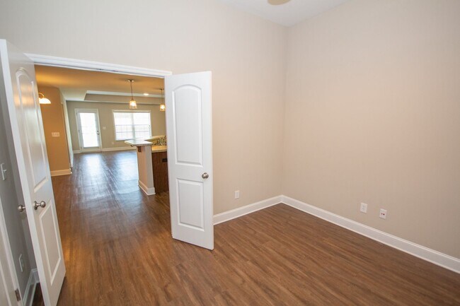 Building Photo - Spacious Full Brick in Athens City Limits!...