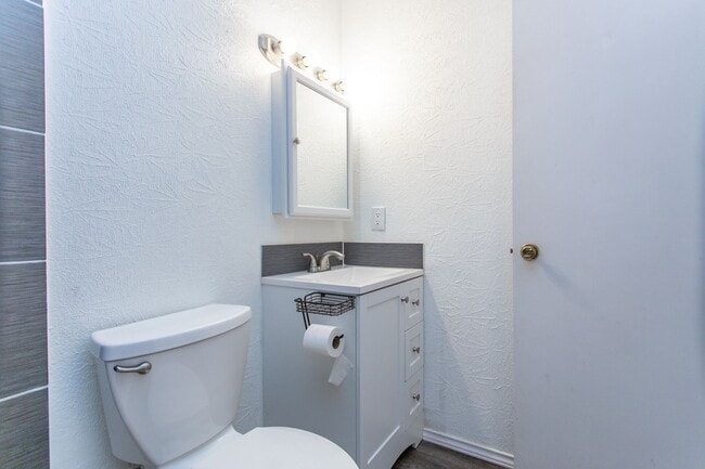 Building Photo - 3 Bedroom 2 Bath Home for Lease!