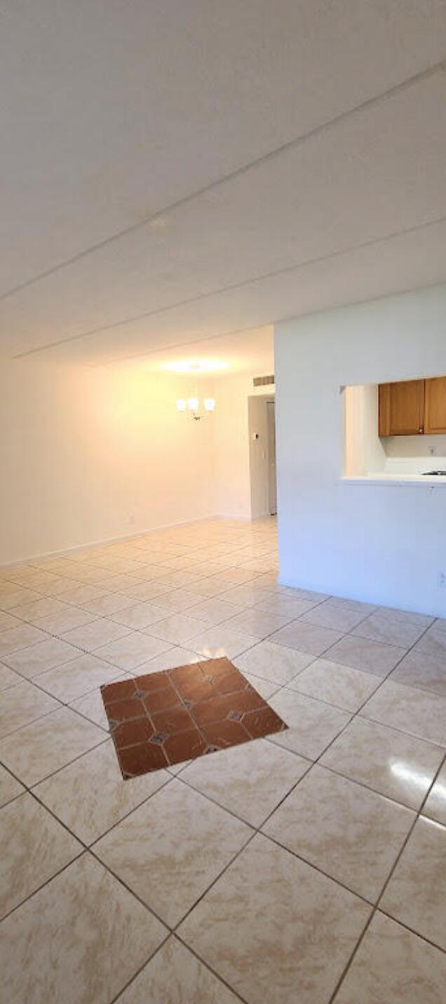 Building Photo - 600 Village Green Ct