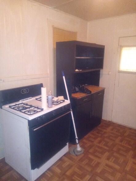 Building Photo - 374 Person