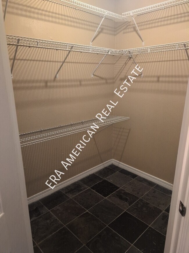 Building Photo - 295 Limestone Cir