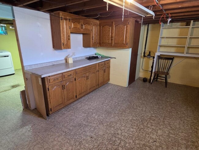 Building Photo - 2306 S 85th St