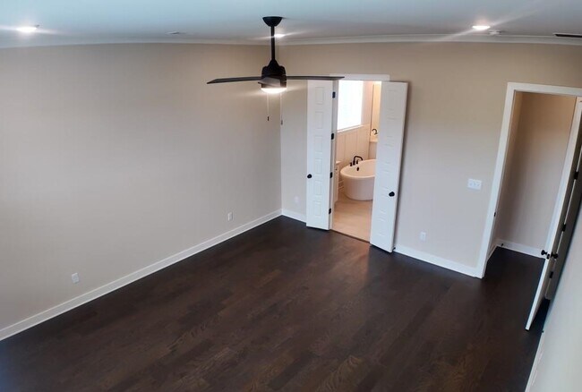 Building Photo - 5698 Ardsley Dr E