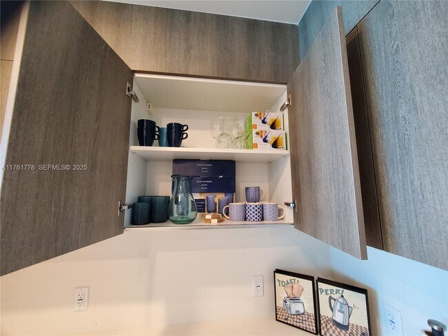 Building Photo - 17550 Collins Ave