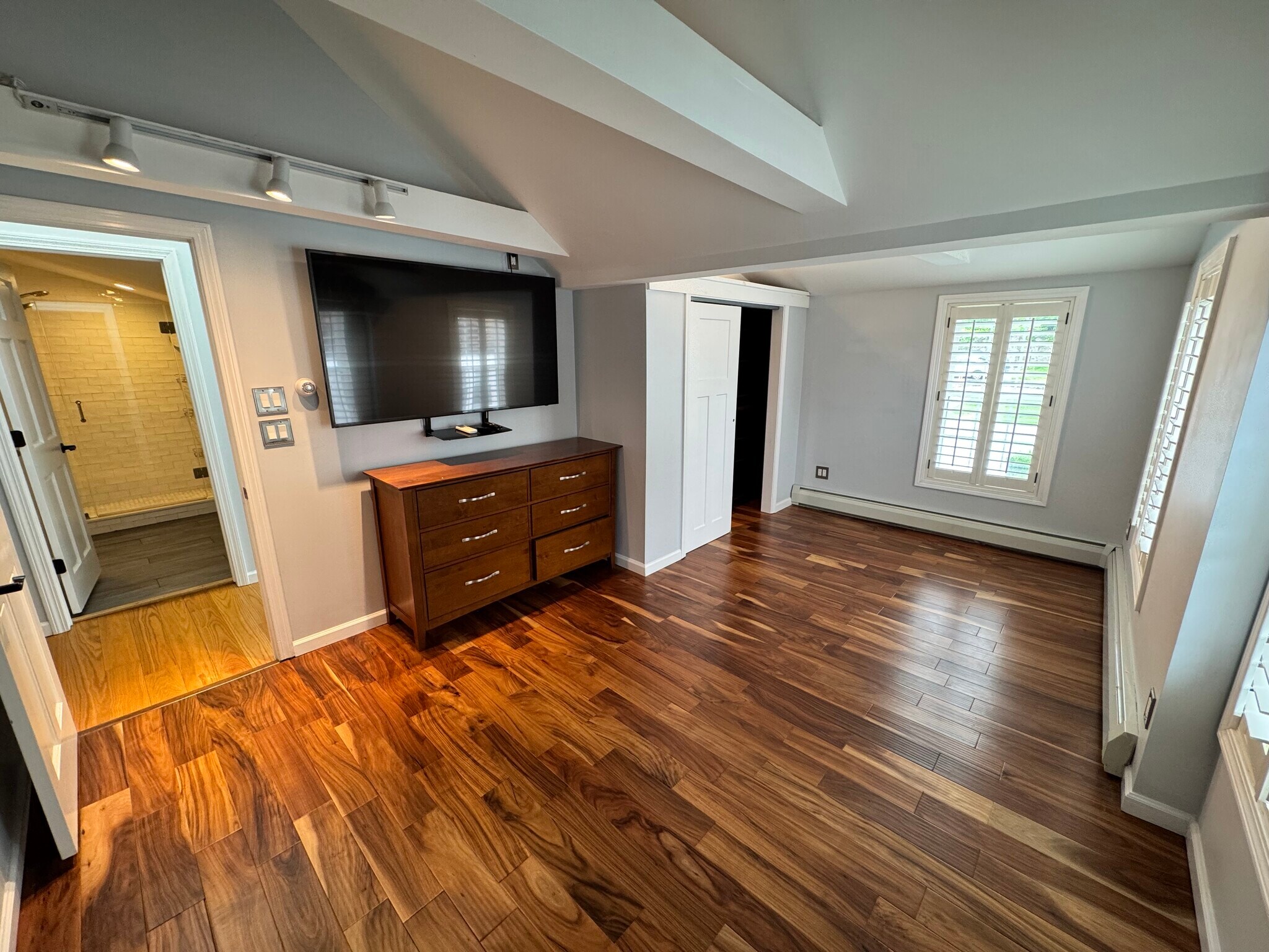 Building Photo - 5 Pearl St