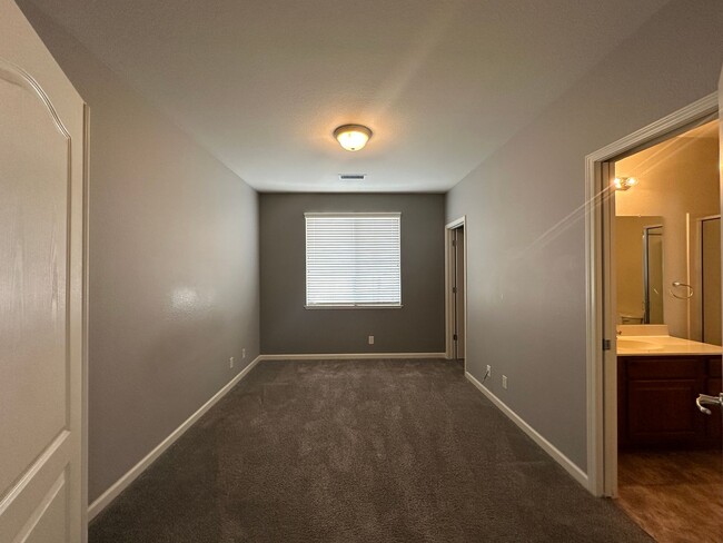 Building Photo - Beautiful home in Damonte Ranch Area