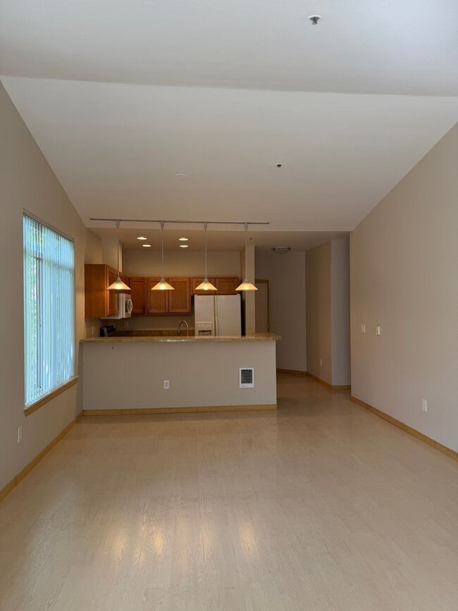 Building Photo - Spacious Mukilteo Nantucket Home Backing to a Peaceful Greenbelt