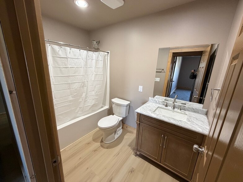 Unit A - 280 W Elm St