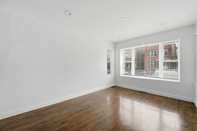 Building Photo - 2618 W Augusta Blvd