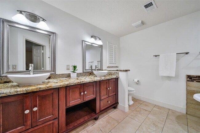 Building Photo - 1 Greenridge Forest Ct