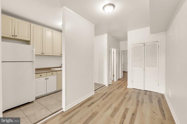 Building Photo - 1102 K St SE