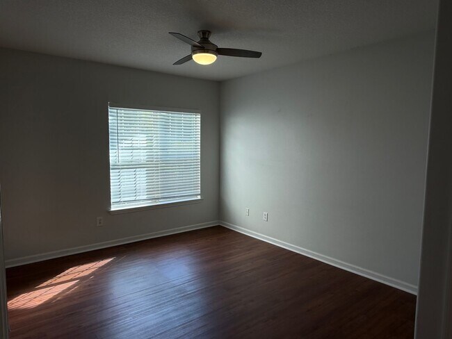 Building Photo - Updated Apartment in Plantation Point