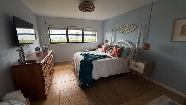 Building Photo - 5159 N Hwy A1A