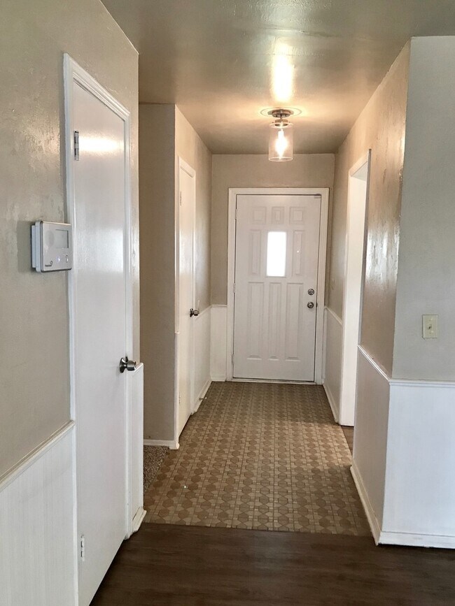 Building Photo - Beautifully Updated Vintage Home!