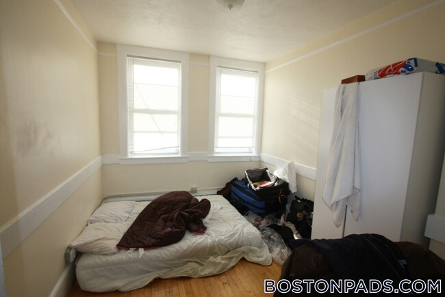 Building Photo - 161 Endicott St