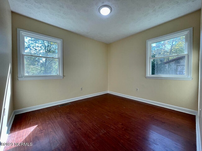 Building Photo - 3804 Brandywine Dr