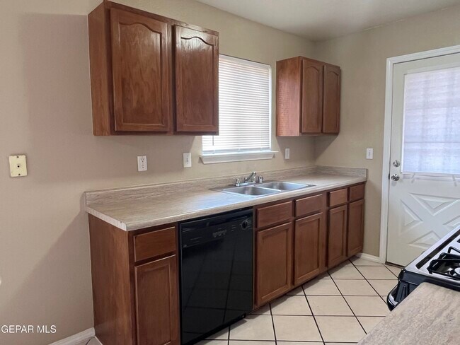 Building Photo - 12345 Tierra Plata Dr