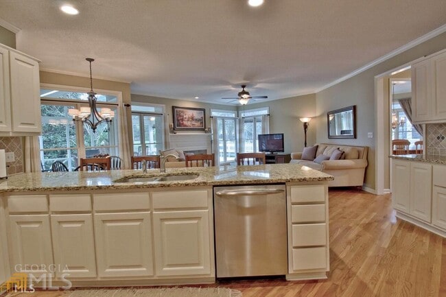 Building Photo - 404 Burgess Point