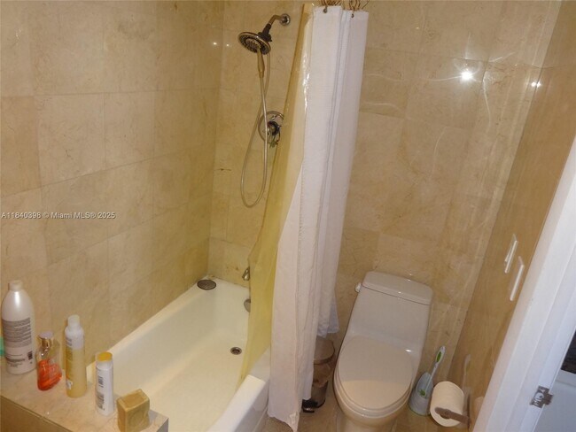 Building Photo - 3475 N Country Club Dr