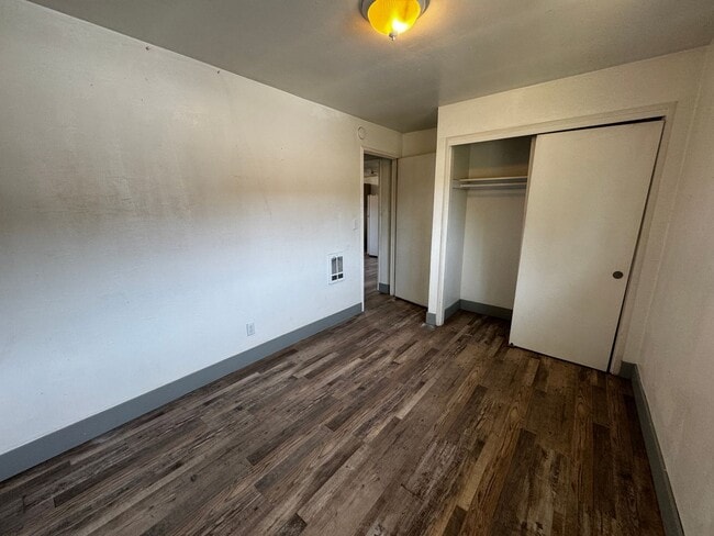 Building Photo - Spacious 2 Bed 1 Bath Home!
