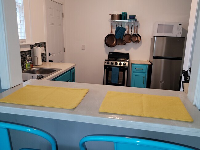 Building Photo - 2033 E 4th St