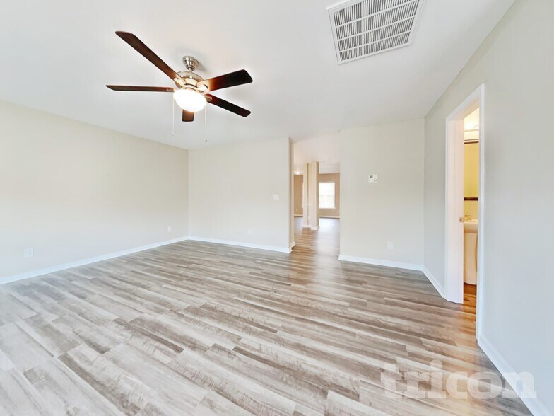 Building Photo - 547 Falls Cottage Run