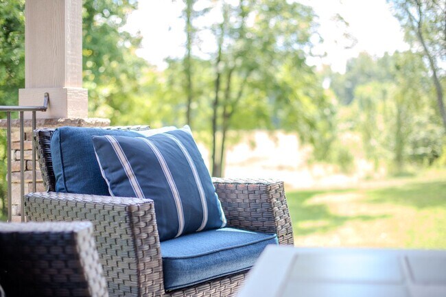 Building Photo - Fully Furnished, Short Term Rental, 1 Month Mimimum