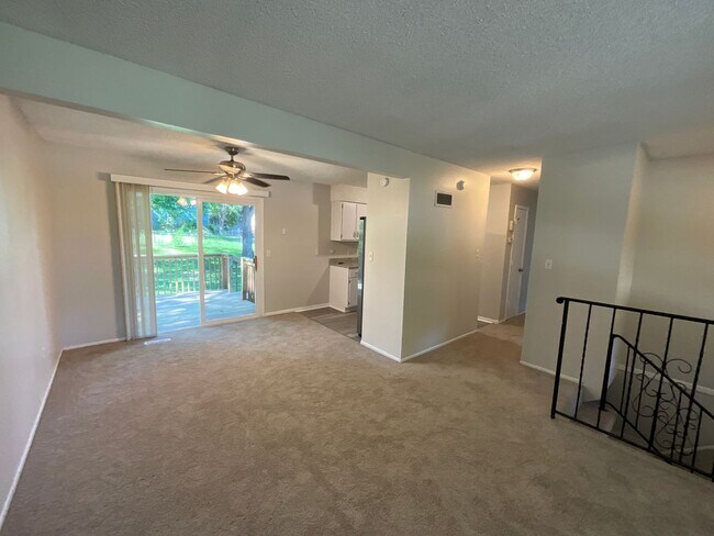 Building Photo - Beautiful three bedroom with fenced in yard