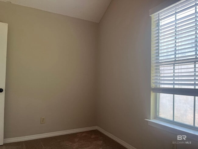 Building Photo - 600 Cheshire Ln