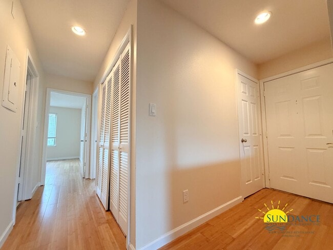 Building Photo - Charming 2 Bedroom Unit in Fort Walton Beach!