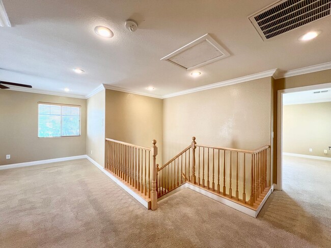 Building Photo - MOVE-IN SPECIAL! BEAUTIFUL 3 BEDROOM SUMME...