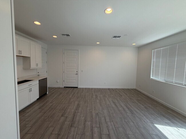 Building Photo - 36375 W Leonessa Ave